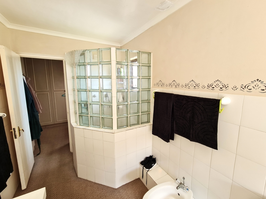 6 Bedroom Property for Sale in Noorsekloof Eastern Cape